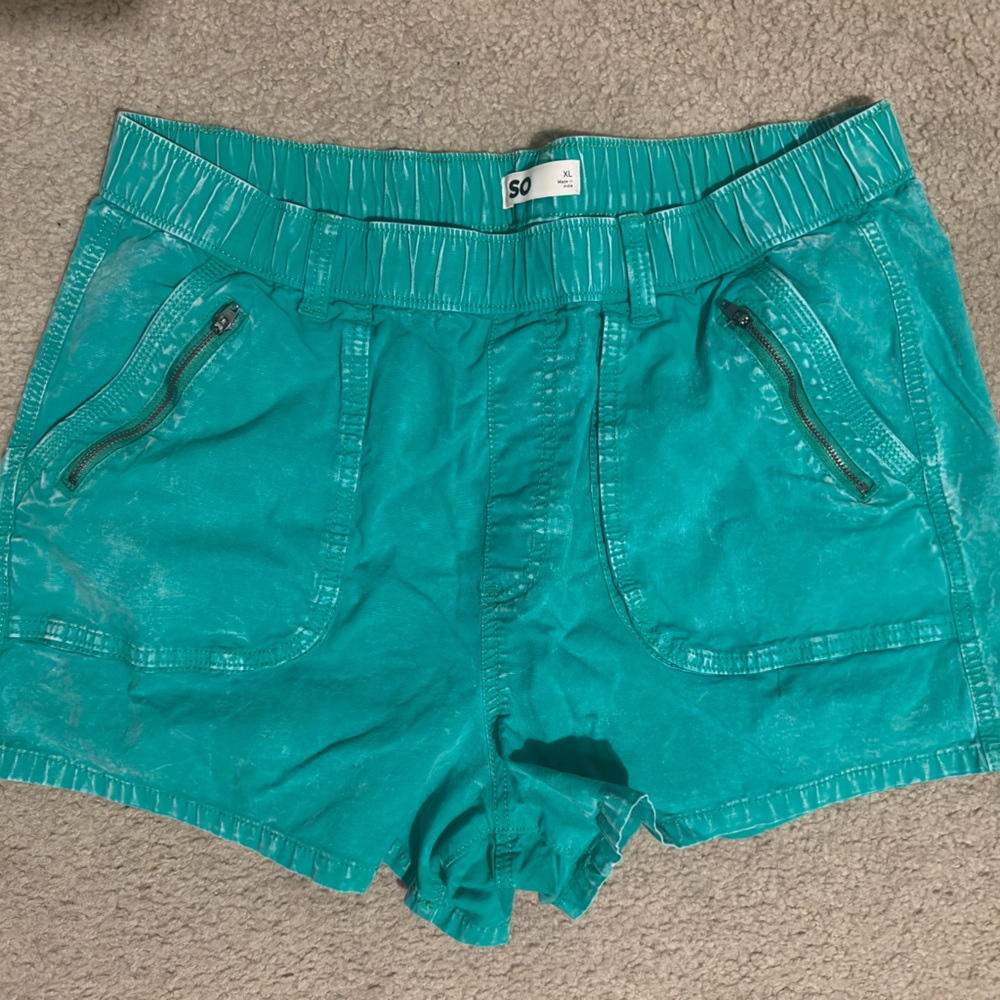 Green Casual Shorts with Zipper Pockets